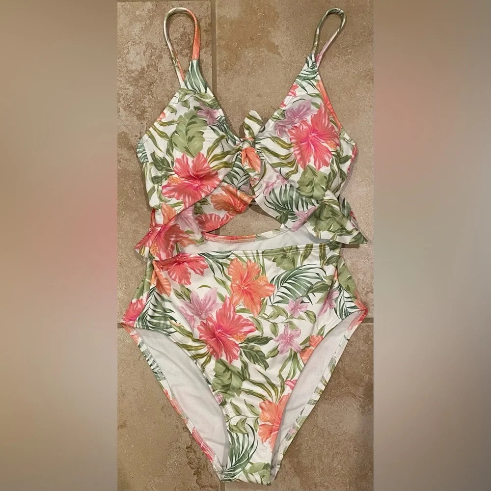 NWOT Hurley Floral Cut Out Ruffled W/Lace Up Back One Piece Swimsuit - Size S - Picture 2 of 13